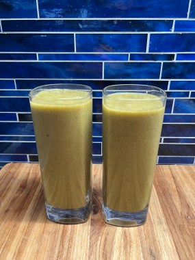 Banana and Mango Green Smoothie